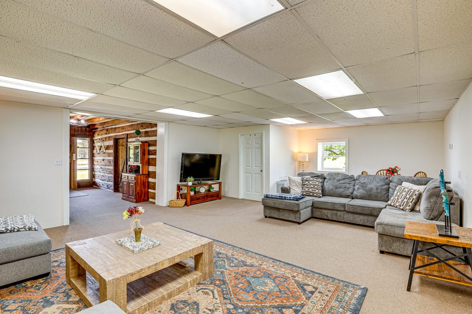 6 Mi to Scottsboro: Apt w/ Furnished Porch Apartment in Alabama