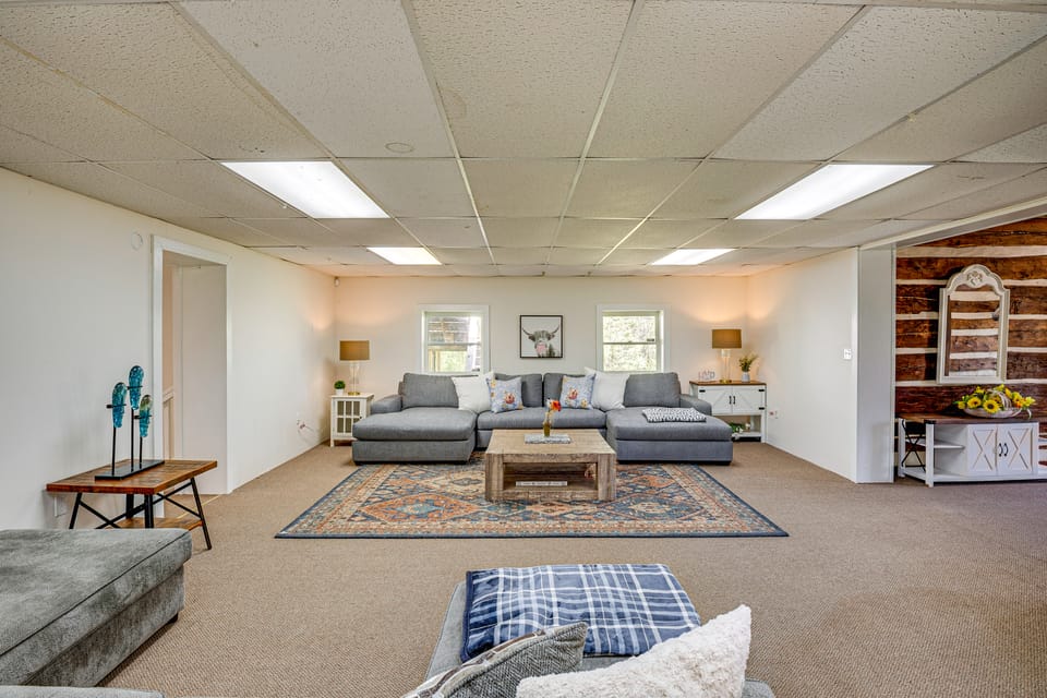 6 Mi to Scottsboro: Apt w/ Furnished Porch Apartment in Alabama