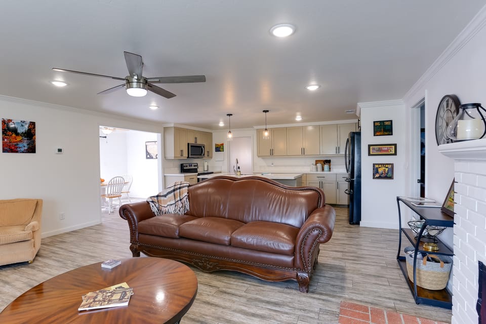 Mtn-View Home w/ Patio & Grill in Woodlake House in Sierra Nevada