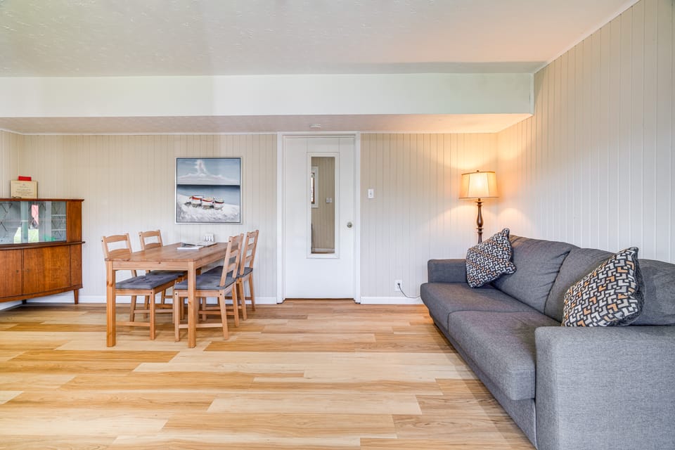 Walk to Poplar Beach: Cozy Coastal Getaway w/ Yard Apartment in Half Moon Bay