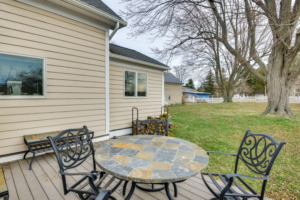 3 Blocks to Lake Ontario: Getaway in Cape Vincent! House in Cape Vincent