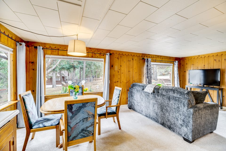 Mountain Retreat at Base of Pikes Peak! House in Cascade-Chipita Park