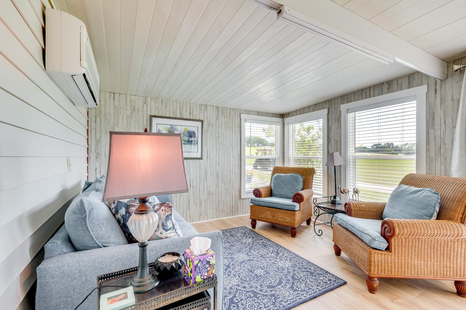 Golf-Front Hilltop Cottage in The Villages! Cottage in Lady Lake