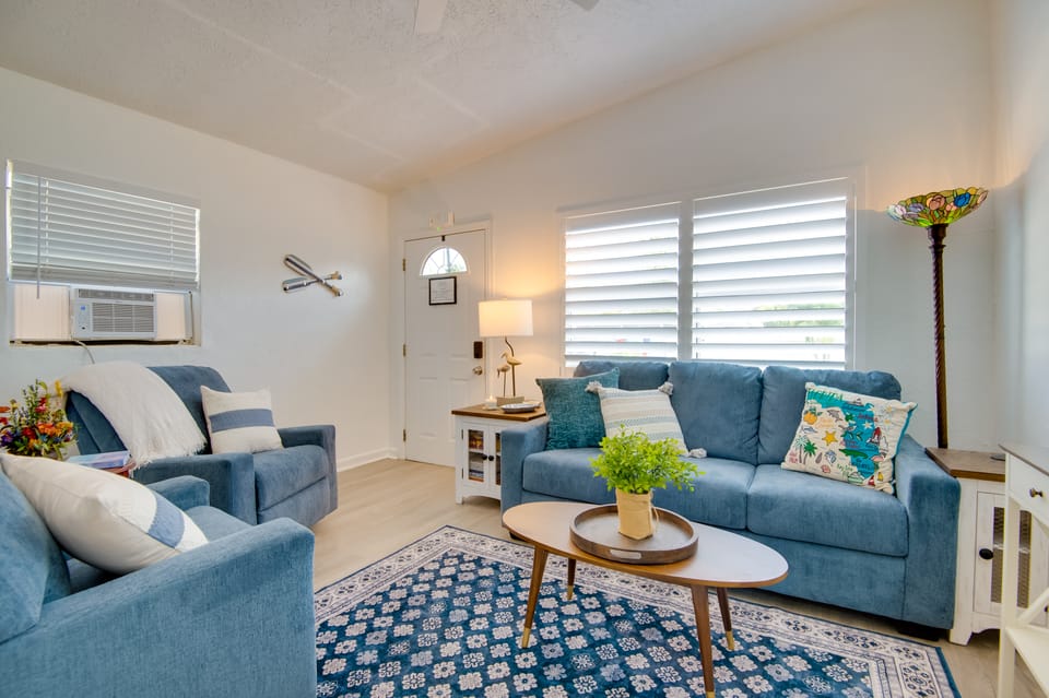 Dogs Welcome, Steps to Beach: Cocoa Beach Retreat! Apartment in Cocoa Beach