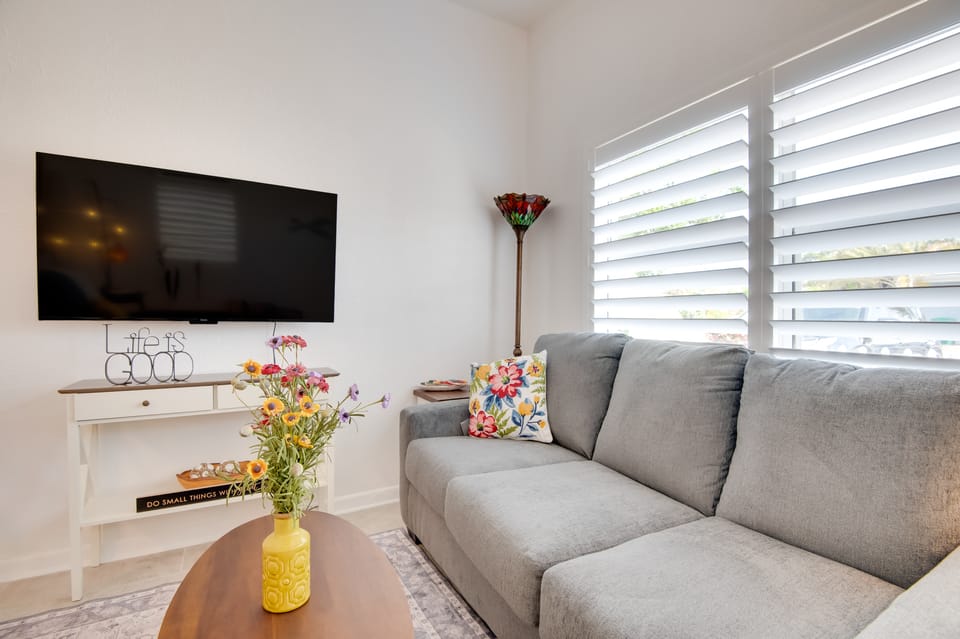 Walk to Beach: Dog-Friendly Gem in Cocoa Beach! Apartment in Cocoa Beach