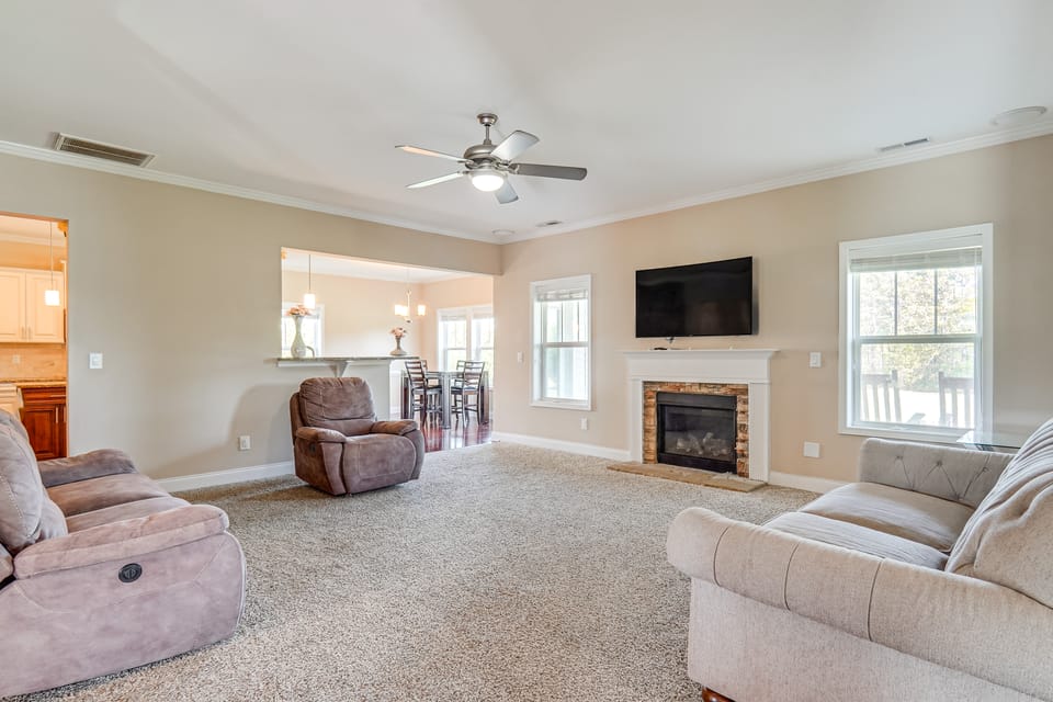 18 Mi to Pinehurst: Quiet + Spacious Family Home! House in South Carolina