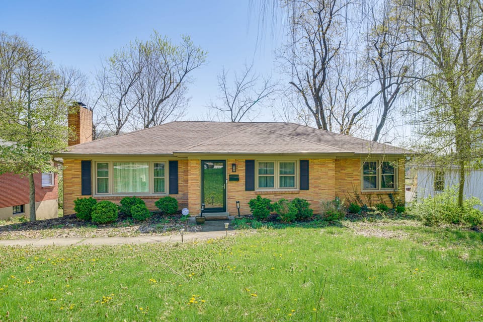 4 Mi to Churchill Downs: Updated Retreat w/ Deck! House in Jefferson County