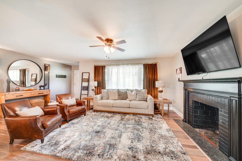 4 Mi to Churchill Downs: Updated Retreat w/ Deck! House in Jefferson County