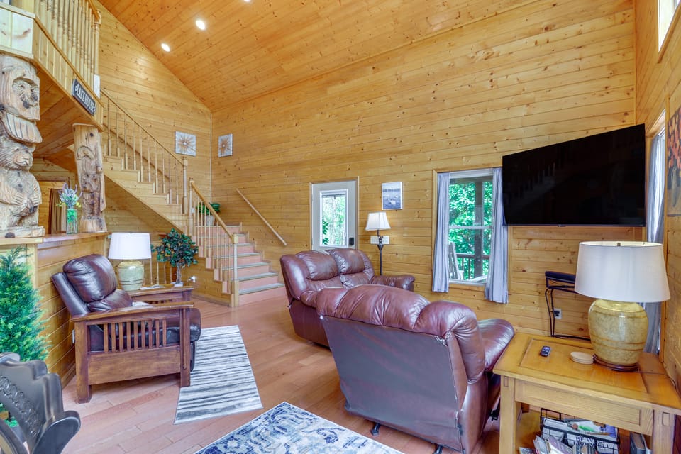 3 Mi to Marina: Cabin w/ Hot Tub in Byrdstown! House in Tennessee
