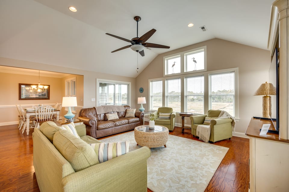 Walk to Beach: Oak Island Retreat w/ 210-Yard Dock House in Oak Island