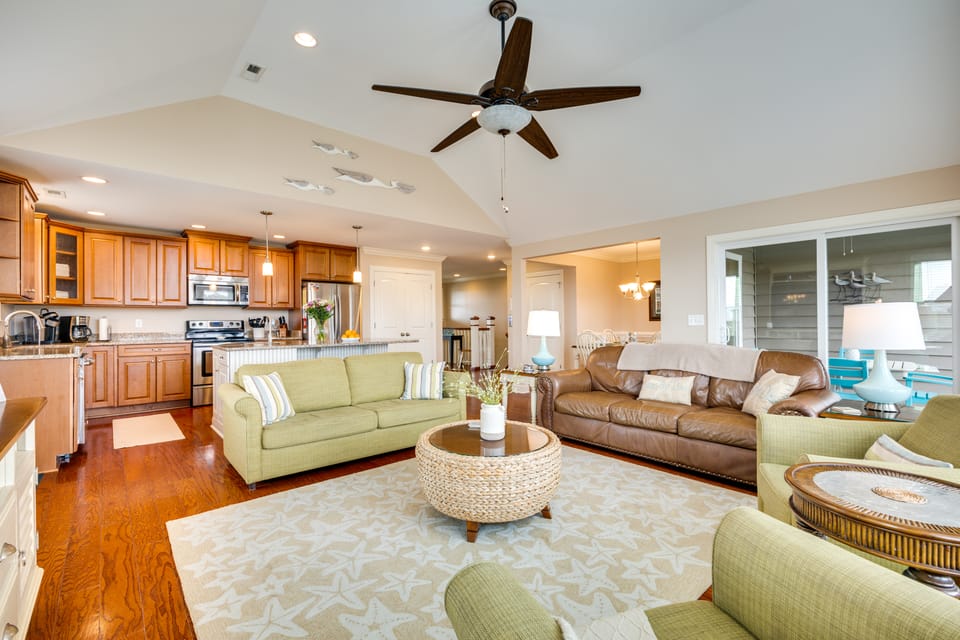 Walk to Beach: Oak Island Retreat w/ 210-Yard Dock House in Oak Island