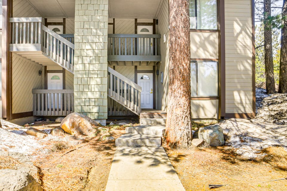 Walk to Shops & Eats: Mammoth Lakes Condo w/ Pool Apartment in Mammoth Lakes