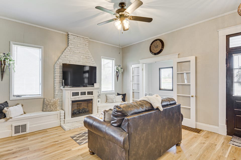 Fire Pit: Pet-Friendly Mt Vernon Gem! House in Ozark Mountains