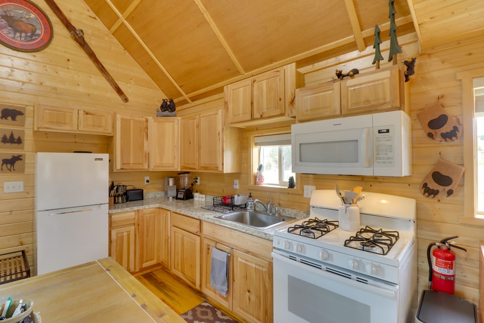Lake Access, Fire Pit: Glacier Country Getaway! Apartment in Kalispell