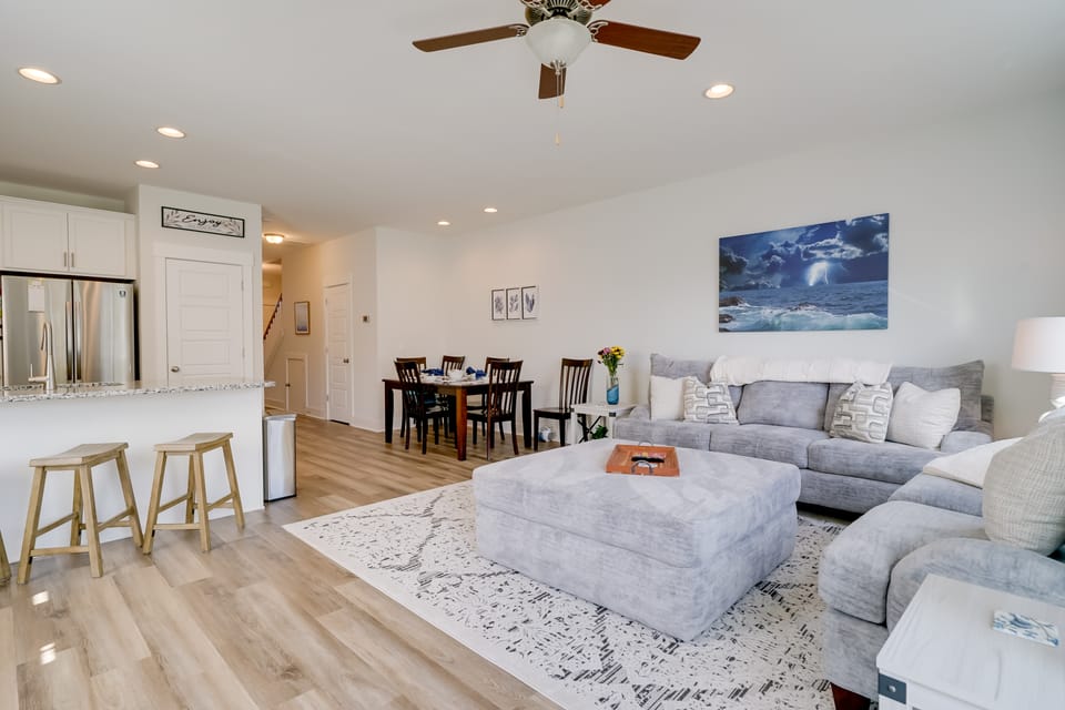 Modern Family Home in Hampstead w/ Patio & Grill! Apartment in Topsail