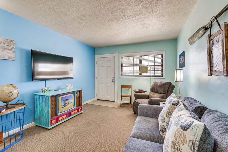 Steps to Sand: Panama City Beach Apartment! Apartment in Lower Grand Lagoon