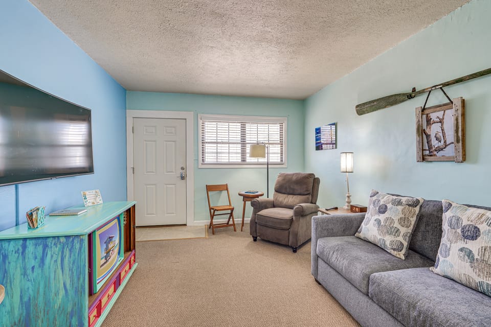 Steps to Sand: Panama City Beach Apartment! Apartment in Lower Grand Lagoon