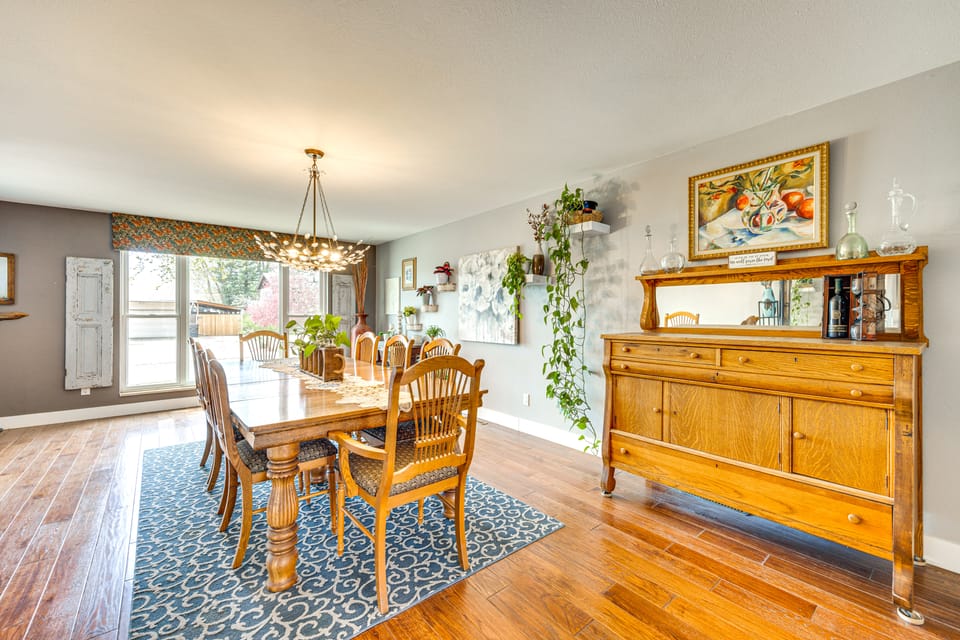 1 Mi to Attractions: Getaway w/ Mtn Views! House in Colorado Springs