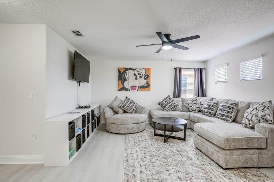 10 Mi to WDW: Family Home w/ Game Room & Pool! House in Four Corners