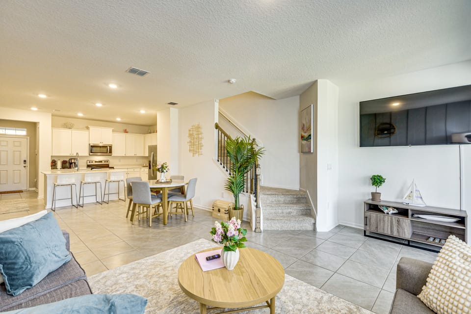 7 Mi to European Village: Pond-Front Townhome! Apartment in Palm Coast