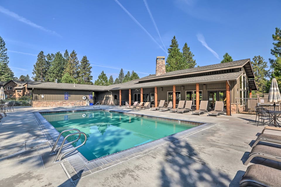 Bend Basecamp! Condo w/ Pool Near Deschutes River Apartment in Bend