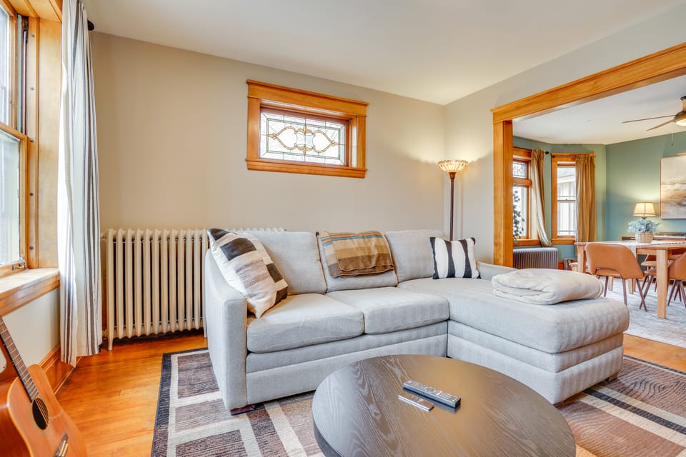 1 Mi to Como Park: WFH-Friendly Saint Paul Duplex! Apartment in Saint Paul