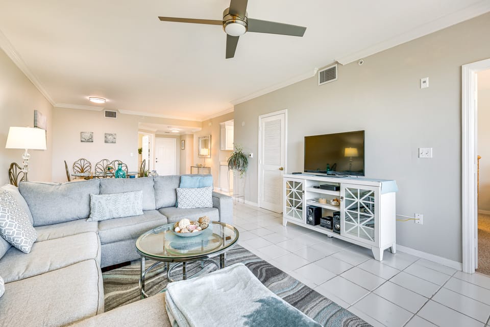 Sleek Naples Condo w/ Balcony: Snowbirds Welcome! Apartment in North Naples