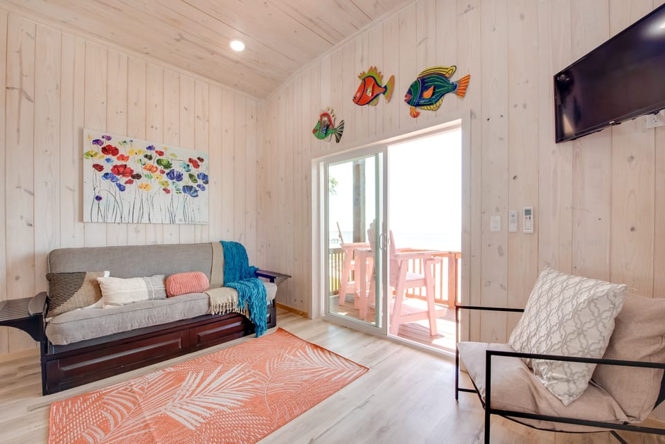 Beach & Dock Access: Lanark Village Escape! Cottage in Florida