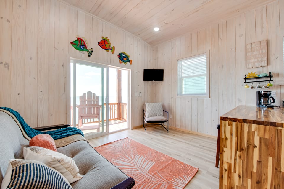 Beach & Dock Access: Lanark Village Escape! Cottage in Florida