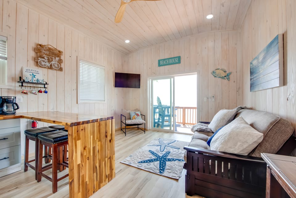 Beachfront Retreat w/ Dock in Lanark Village! Cottage in Florida