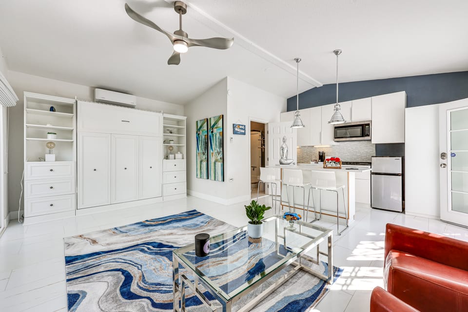 Golf, Shop & Hike: Sleek Rancho Mirage Studio Apartment in Rancho Mirage