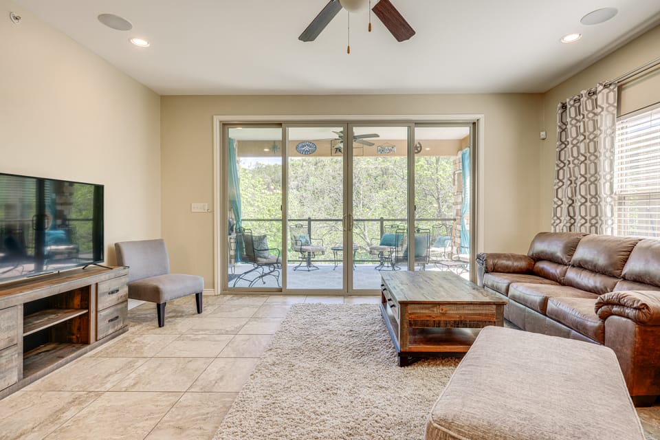 Direct Guadalupe River Access! Hill Country Condo Apartment in Canyon Lake