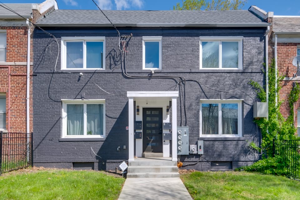 4 Mi to Smithsonian Museums: Modern DC Condo! Apartment in District of Columbia