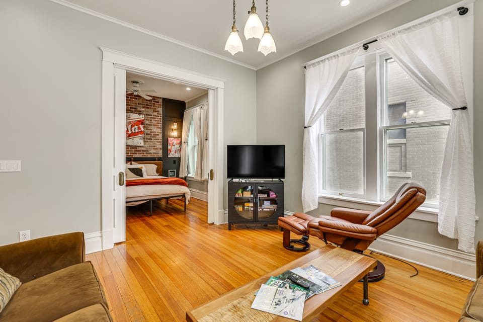 Walk Downtown: Inviting Historic Home in Dubuque! House in Dubuque