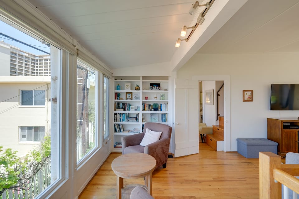 Walk to La Jolla Cove: Dtwn Cottage w/ Ocean View! Cottage in La Jolla