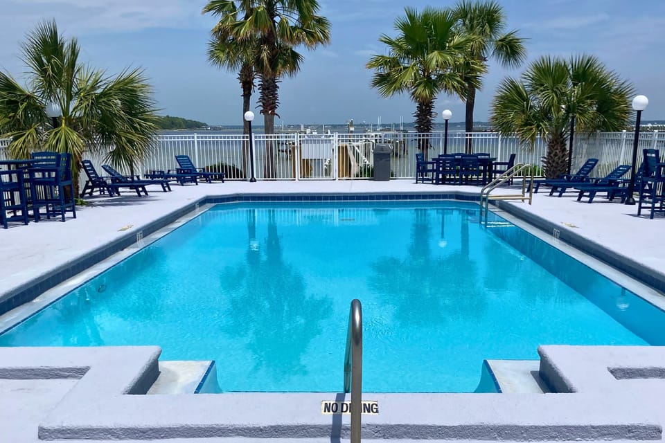 Bayfront Okaloosa Island Condo: Across from Beach! Apartment in Okaloosa Island