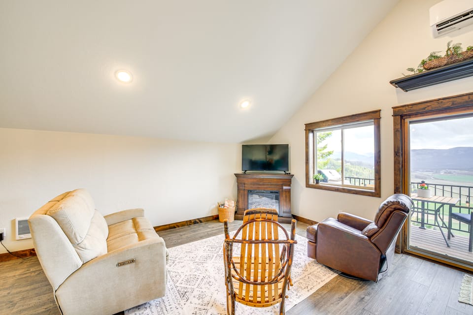 Balcony & Patio w/ Mtn Views! Bonners Ferry Escape House in Idaho