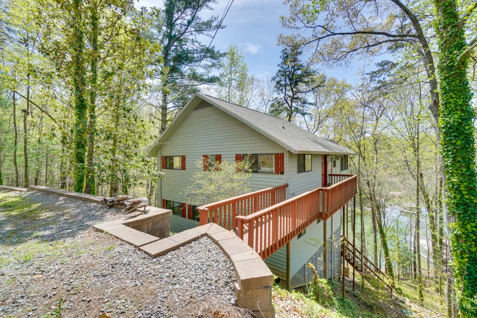 Community Outdoor Pool! Family Murphy Retreat House in Tennessee