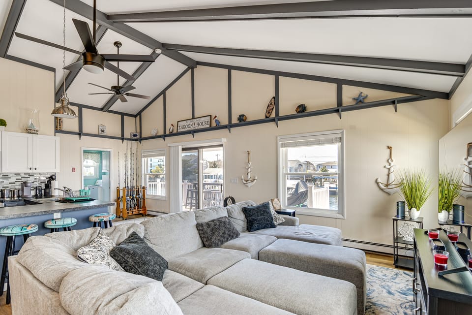 Bayfront Home w/ Boat Dock & Deck in Forked River House in Jersey Shore