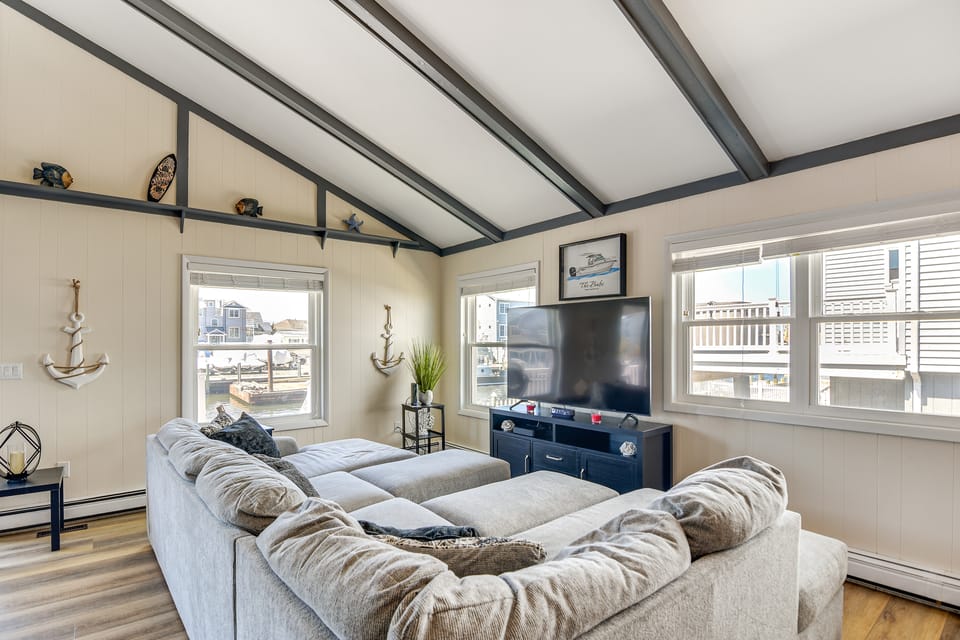 Bayfront Home w/ Boat Dock & Deck in Forked River House in Jersey Shore