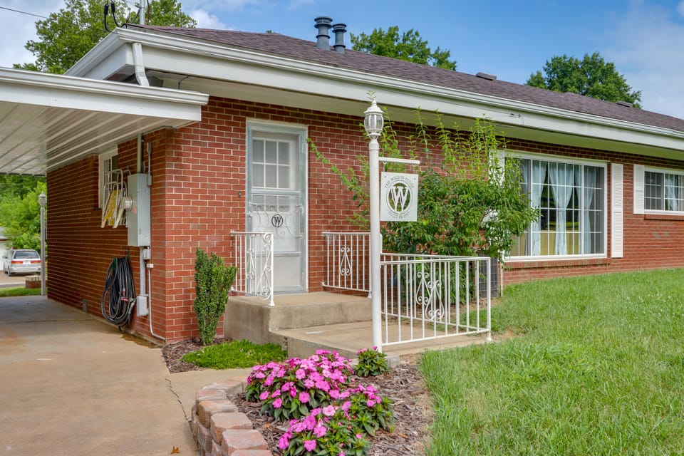 Mid-Century 1950s Home W/ Carport Near Route 66 House in Missouri