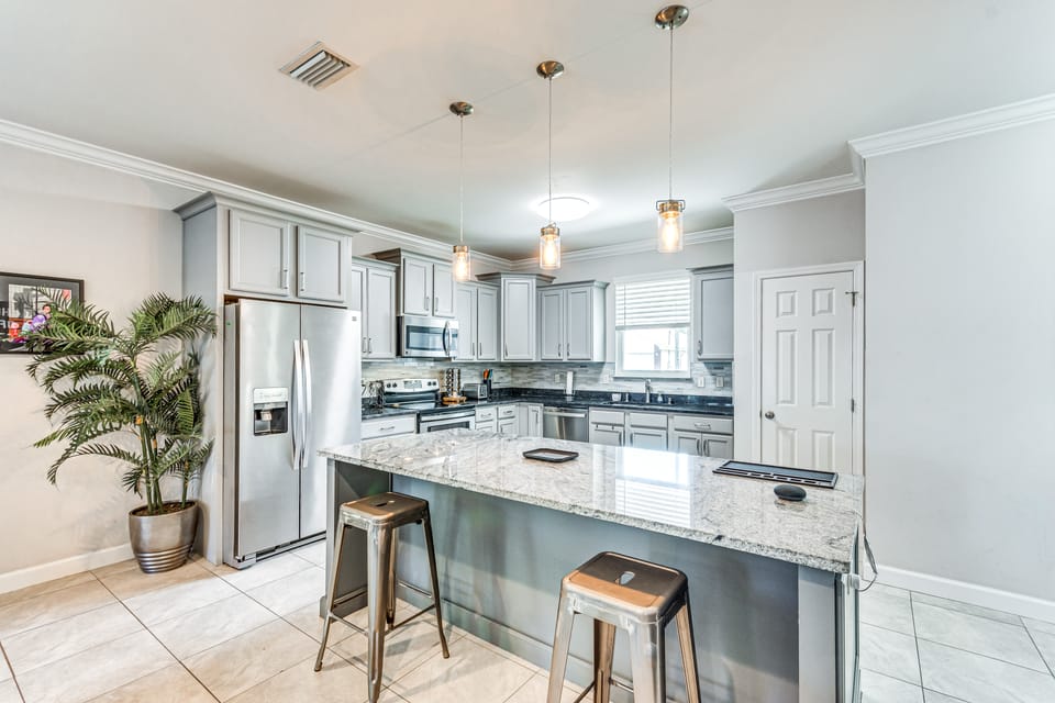 Military-Friendly Home Near Navarre Beach & Base! House in Alabama