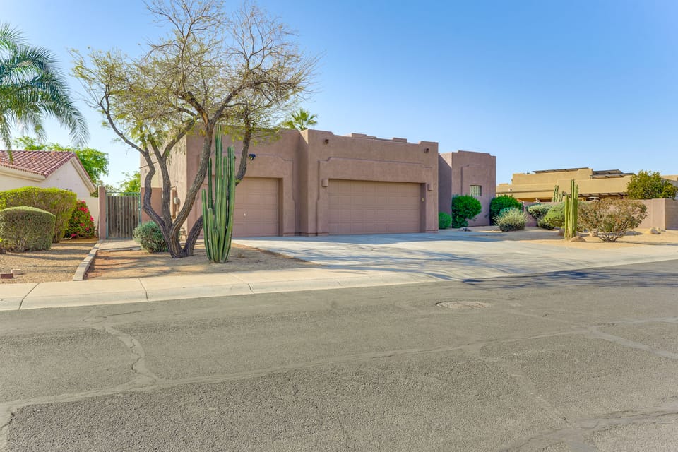 Private Pool + Patio: Desert Abode in Goodyear House in Litchfield Park