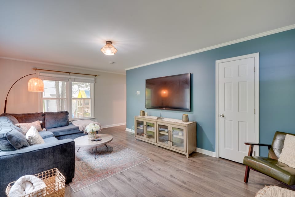 7 Mi to Dtwn Raleigh: BBQ-Ready Townhome! Apartment in Raleigh