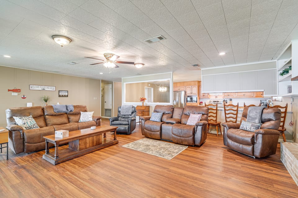 Lakefront Gem w/ Boat Dock & Fishing Pier in Many House in Toledo Bend Reservoir