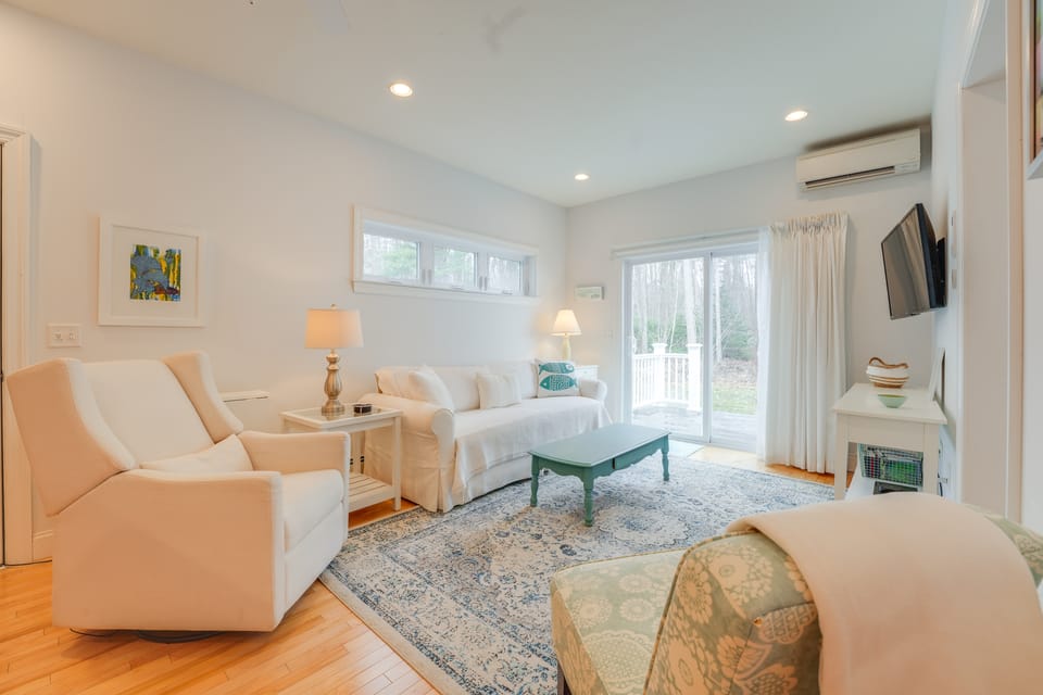 Near Portland Trails: Walkable Apartment w/ Deck House in Falmouth