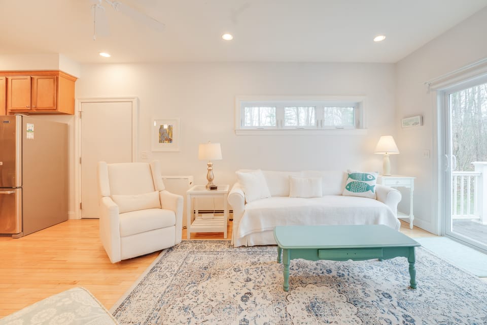 Near Portland Trails: Walkable Apartment w/ Deck House in Falmouth