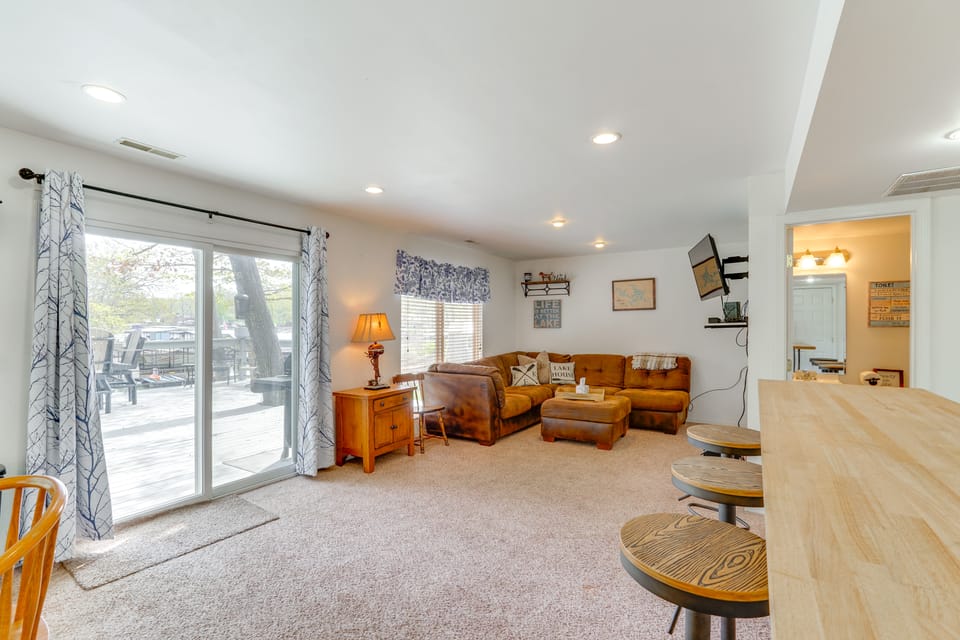 Balcony & Fire Pit: Home on Lake of Ozarks! House in Lake of the Ozarks