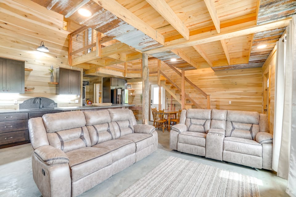 5 Mi to Lake Barkley: Secluded Retreat in Kuttawa Cottage in Kentucky