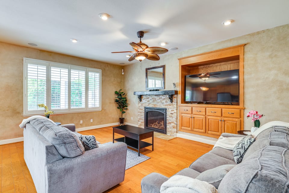 Quiet Modesto Retreat w/ Patio Near Mall & Dining House in Modesto